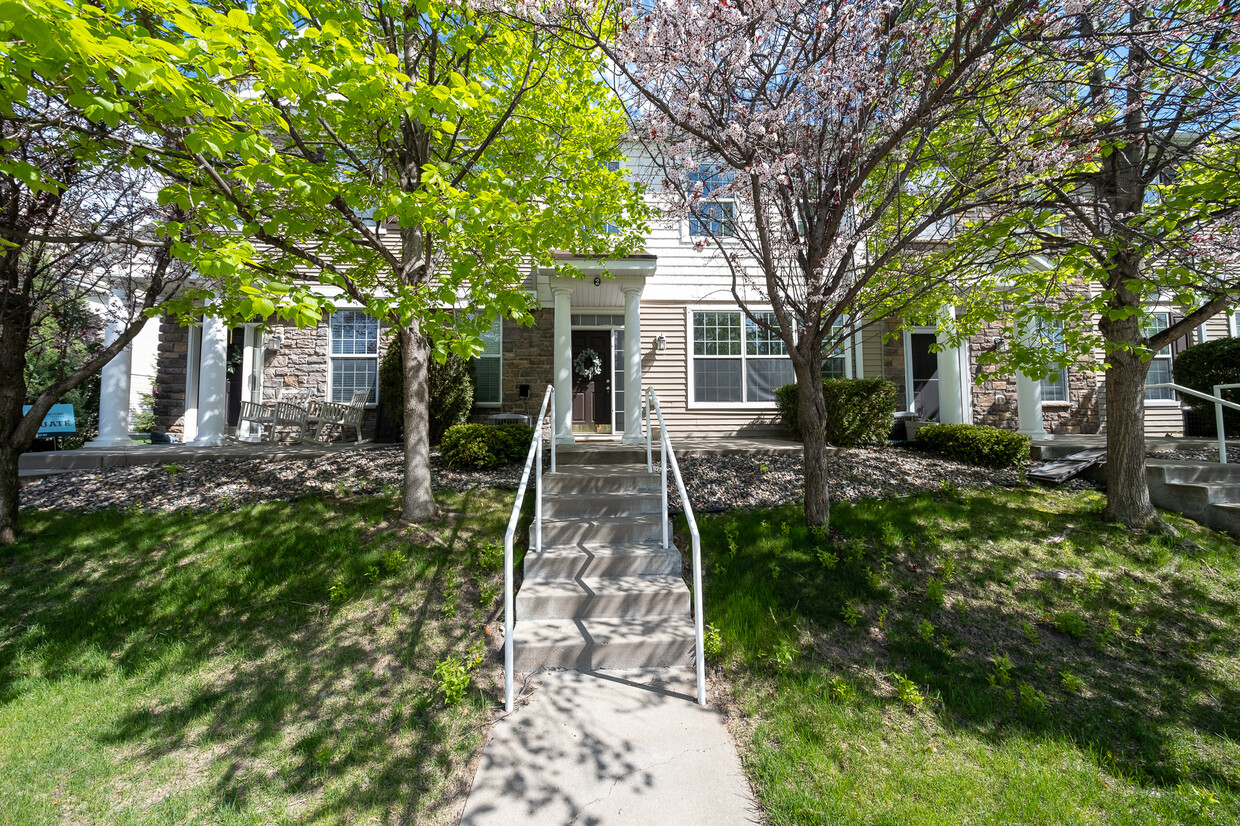 Primary Photo - 1615 Legacy Pkwy E