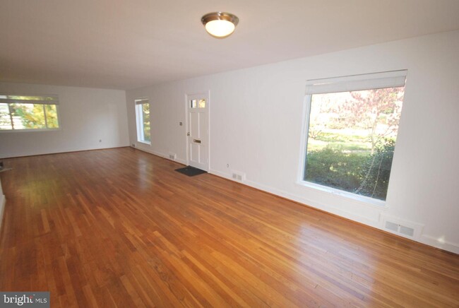 Building Photo - 5404 Wilson Ln