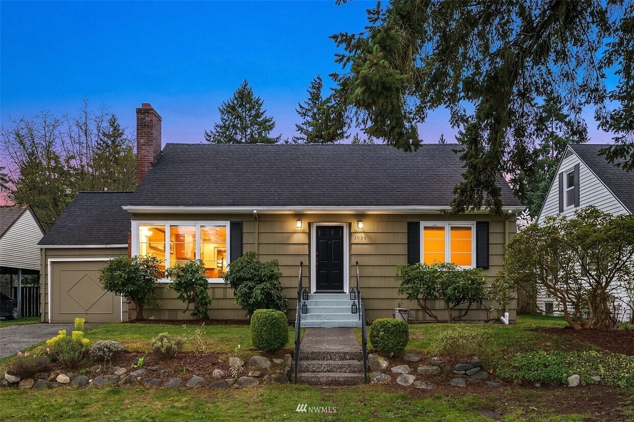 Primary Photo - Wedgwood 4 Bedroom 2 Bathroom Gem