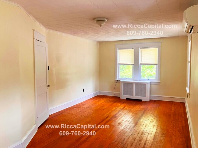 Building Photo - 579 13th St