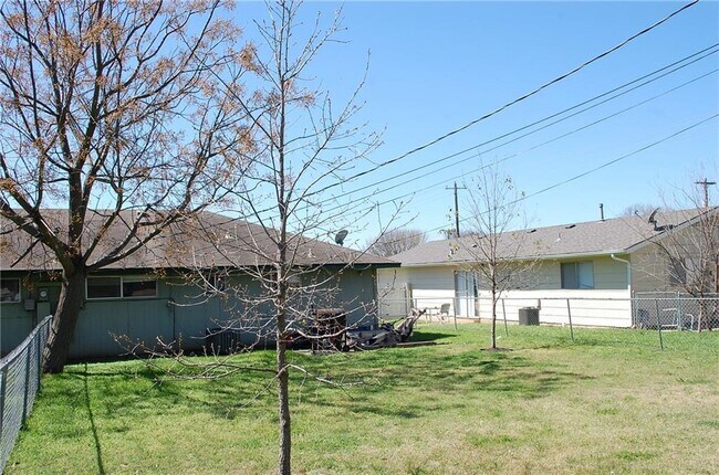 Foto del edificio - 2403 Parker Cir