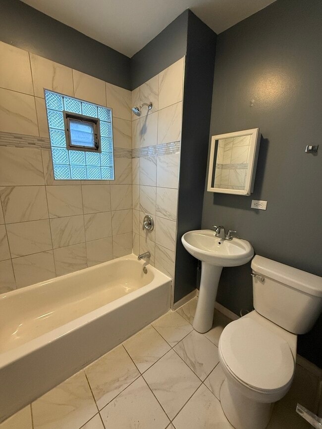 Foto del edificio - 3616 N Kedzie Ave