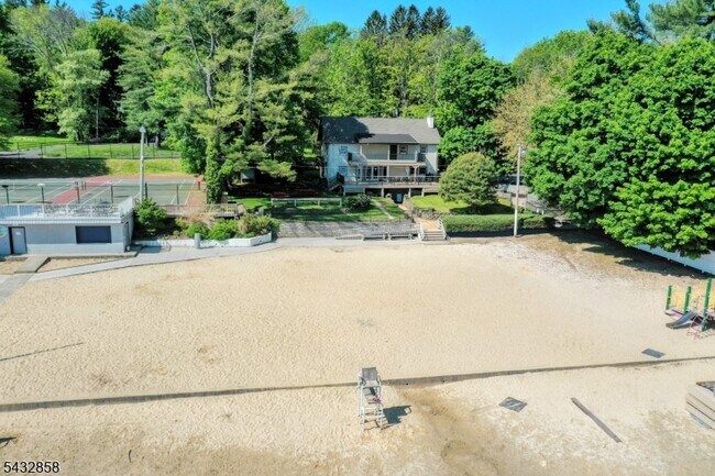 Foto del edificio - 6 Standish Ln