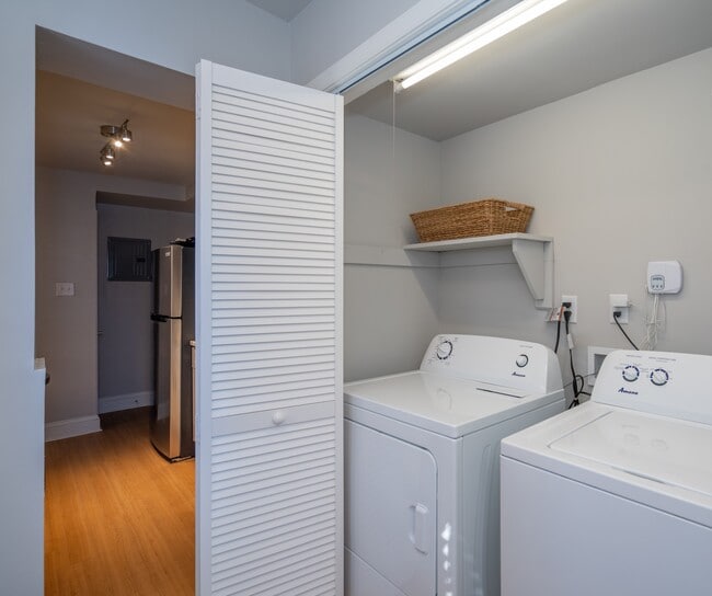 Building Photo - Malvern Manor Apartments