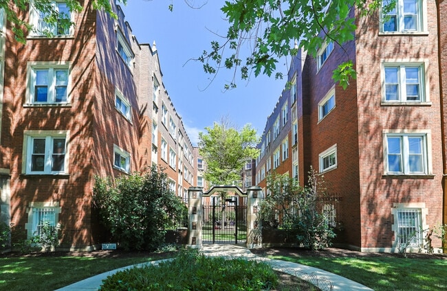 Building Photo - 4425 N Lawndale Ave