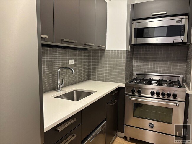 Building Photo - East 39th Street