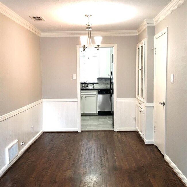 Foto del edificio - 2402 Watts St