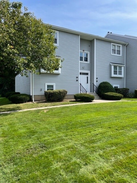 Building Photo - 30 Carriage Dr