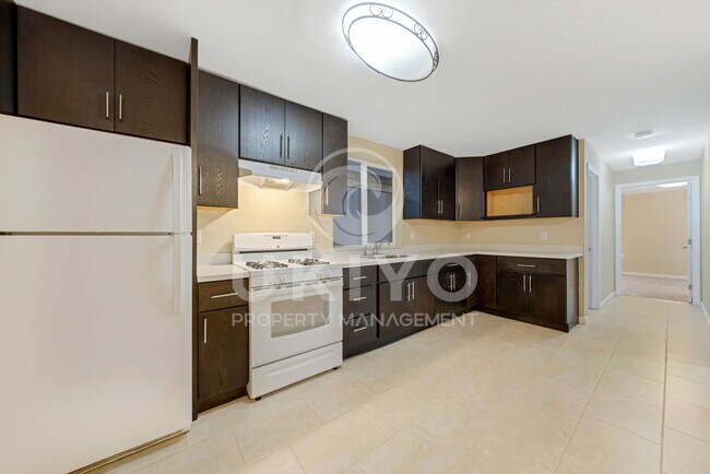 Building Photo - 621 Fallon St