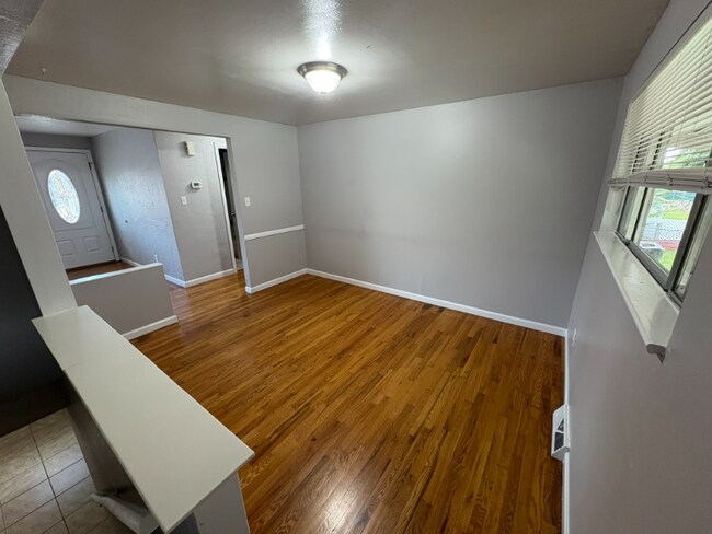 Building Photo - 7641 Elmwood Ln
