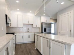 Building Photo - 124 Kenrick St
