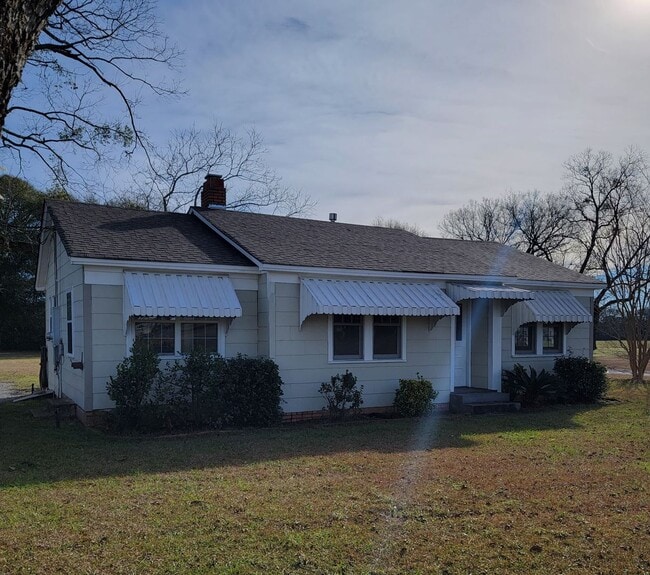 Building Photo - A LOT TO SEE! CALL US FOR A SHOWING!