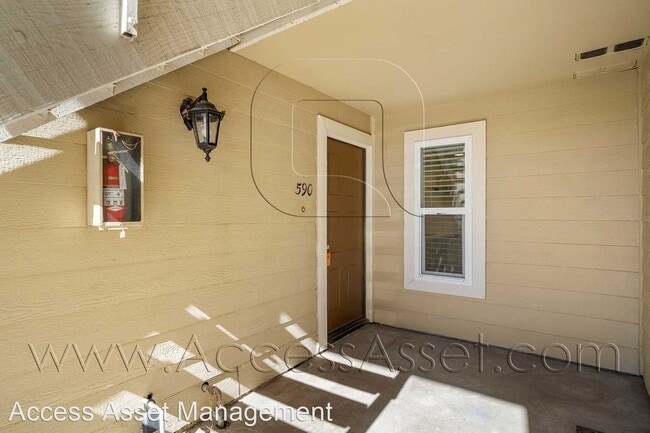 Building Photo - 3 br, 2 bath House - 590 Derby Rd