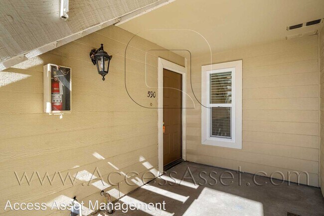 Foto del edificio - 3 br, 2 bath House - 590 Derby Rd
