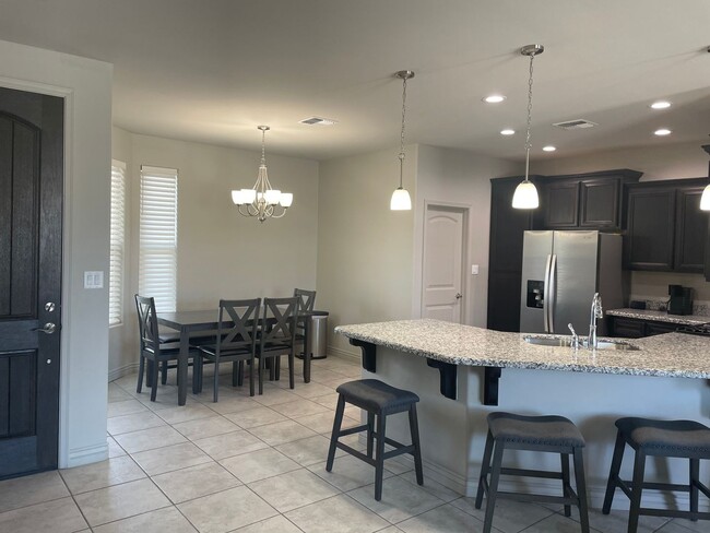 Building Photo - 3 BEDROOM HOME IN YUMA EAST!