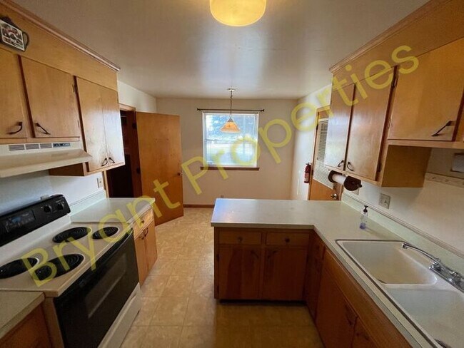Building Photo - Nashville - 4Bedroom 2-Baths 37218