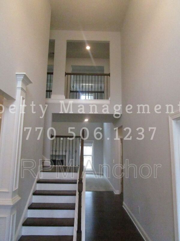 Building Photo - 336 Dovehouse St