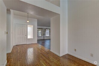 Building Photo - 3024 Nutwood St