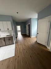 Building Photo - 26 Leo Pl