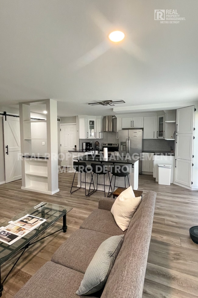 Foto del edificio - 22148 Dante St