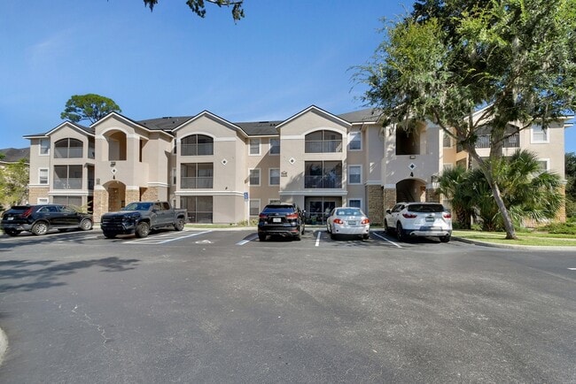 Building Photo - 940 Village Trl