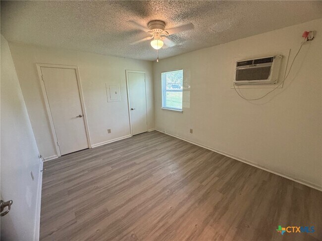 Foto del edificio - 604 Sunset Ln