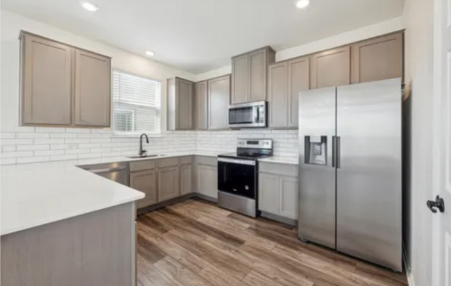 Building Photo - 6213 Albany Sleigh Dr