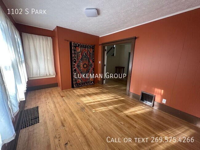 Foto del edificio - 1102 S Park-