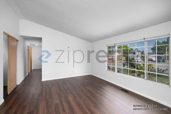 Foto del edificio - 23395 NE Village Ct