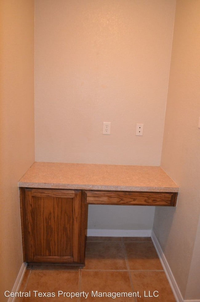 Building Photo - 1512 Nicholas Cir