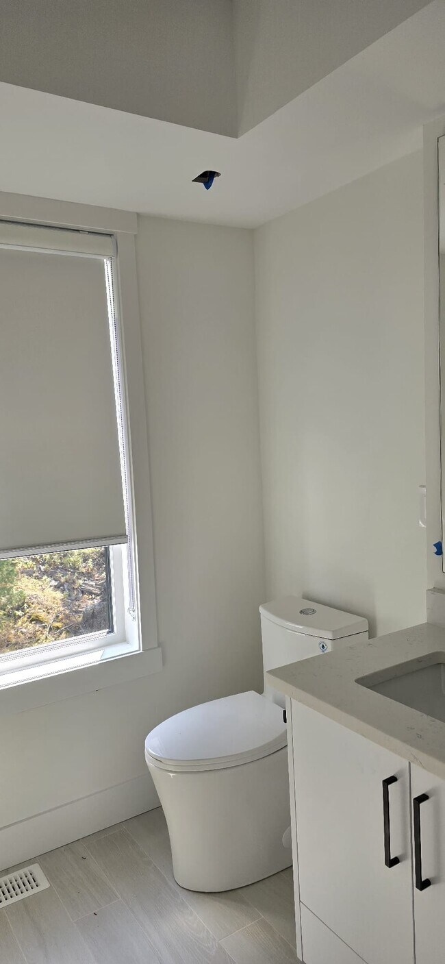 Photo du bâtiment - 1975 Shannon Lake Rd