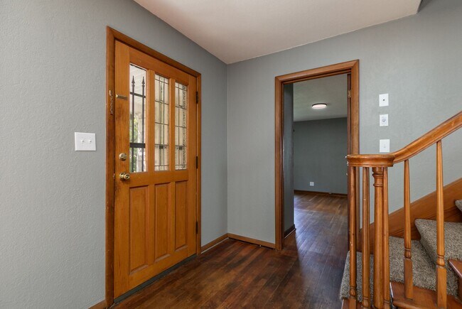 Foto del edificio - Adorable 4 bedroom | 2 bathroom | 2 car ga...