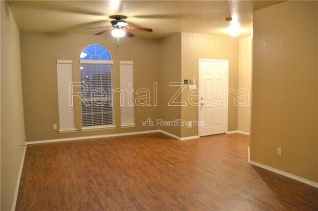 Foto del edificio - 1121 McKavett Dr