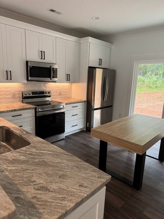 Foto del edificio - 100 Plum Ct