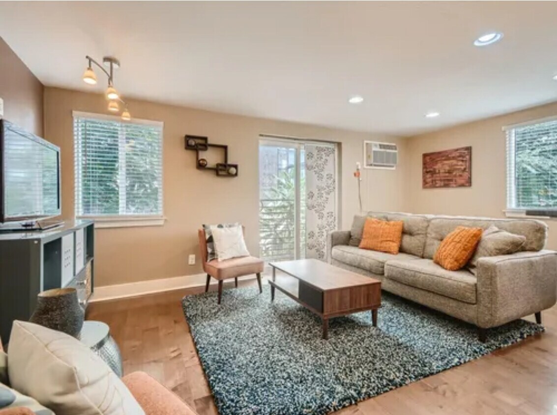 Foto principal - 120 S Pennsylvania St