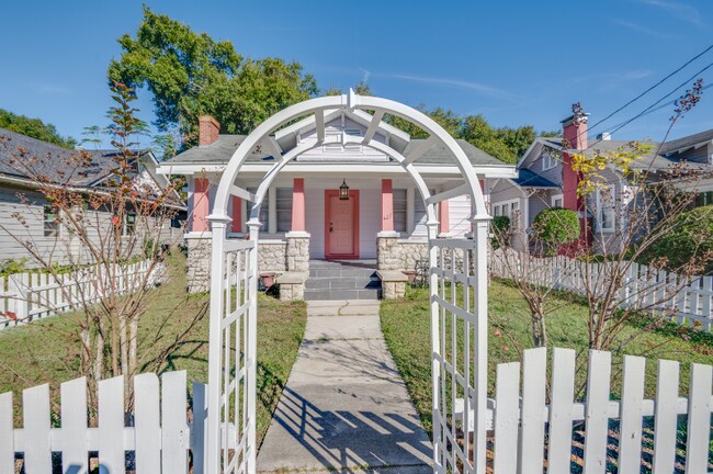 Foto del edificio - 427 E Washington Ave