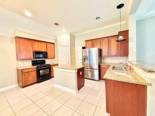 Building Photo - 2715 Cresthollow Ln