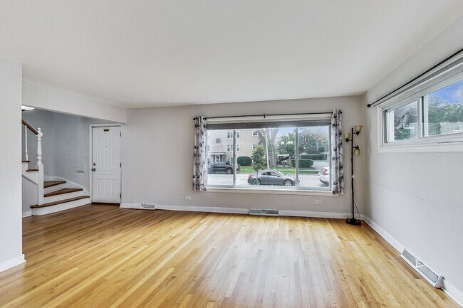 Foto del edificio - 714.5 N Western Ave