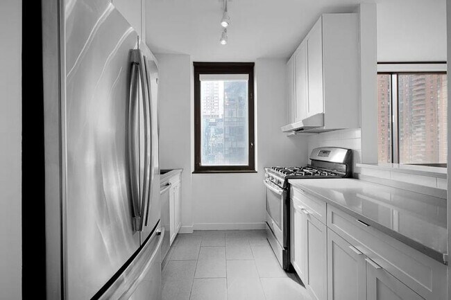 Building Photo - 2 bedroom in New York NY 10036