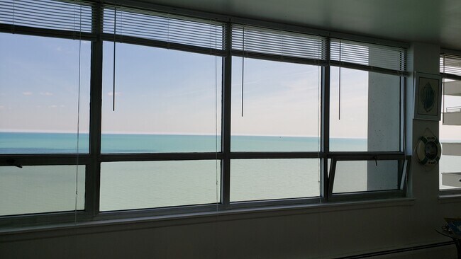 Foto del edificio - 6171 N Sheridan Rd