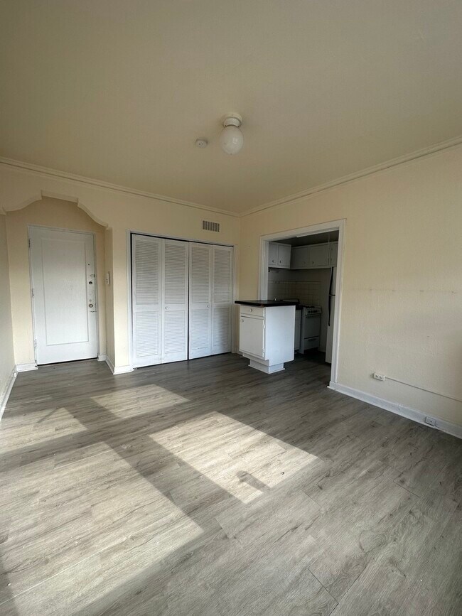 Foto del edificio - 633 W Deming Pl