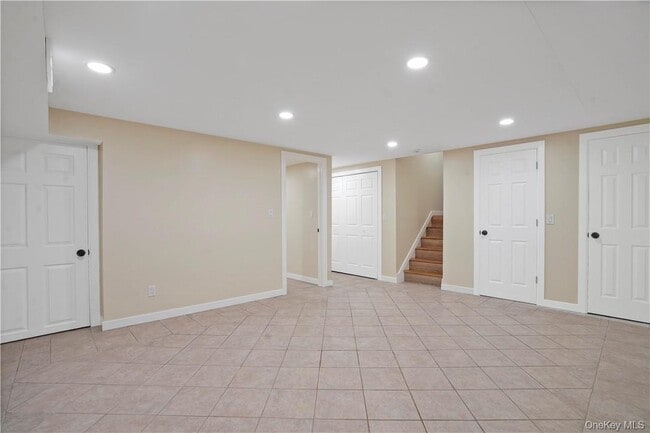 Building Photo - 124 Northfield Ave