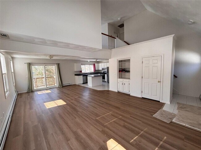 Foto del edificio - 100 Clinton Dr