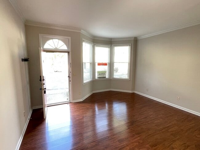 Building Photo - Fairmont Court townhome available close to...