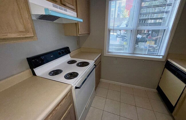 Building Photo - 3227 Bishop St