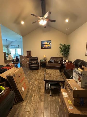 Foto del edificio - 4504 Sapphire Ln