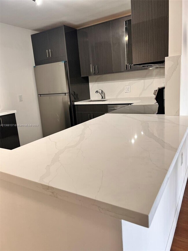 Foto del edificio - 2801 NE 183rd St