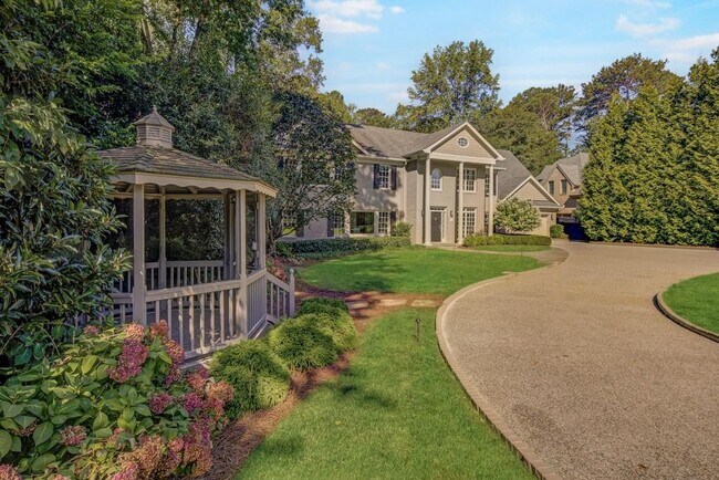 Foto del edificio - 4174 Powers Ferry Rd NW