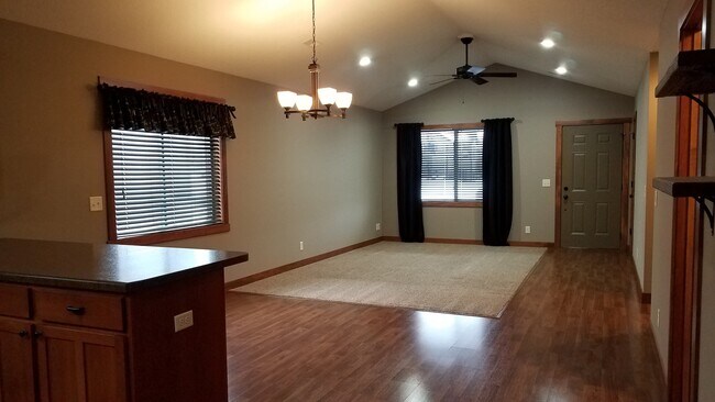 Foto del edificio - 3 Bedroom One Level Living