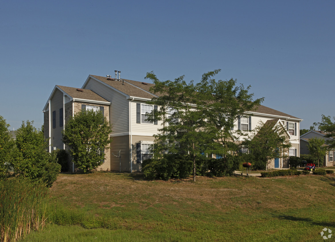 Building Photo - Oaks of Ypsilanti